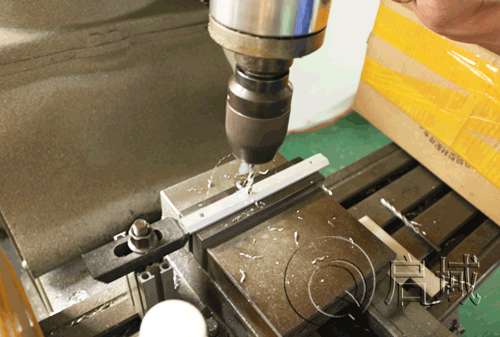 铝型材钻孔