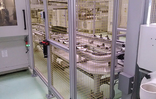 工业铝型材的问世，取代了铁制品在设备行业。