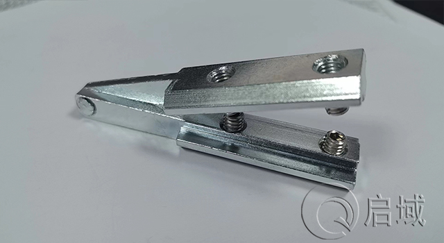 铝型材任意角件